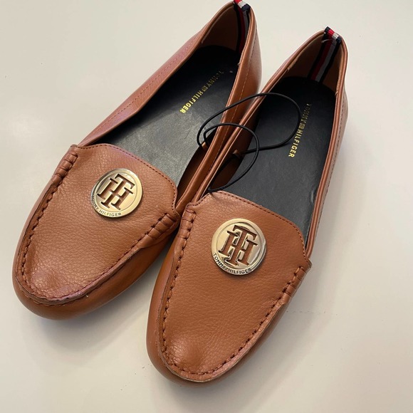 NWOT Tommy Hilfiger Harmen Loafer Shoes Flats Size 8 Faux Leather - Picture 2 of 9